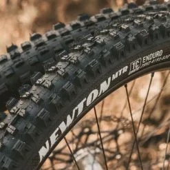 Goodyear Newton Enduro Tubeless Rear MTB Tyre Black 2.4" 29 17 Goodyear Newton Enduro Tubeless Rear MTB Tyre Black 2.4" 29 -Hjuldele Butik Goodyear Newton Enduro Tubeless Rear MTB Tyre Tyres Black GR 014 61 584 V004 R 6